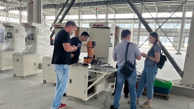 【縮徑機發貨】馬來西亞汽車減振客戶襯套全自動縮徑機成功交付