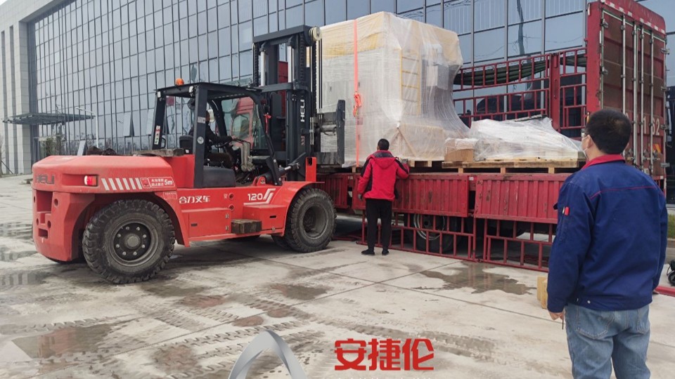 安捷倫又一臺自動噴膠機發貨啦！發往重慶汽車零部件制造企業
