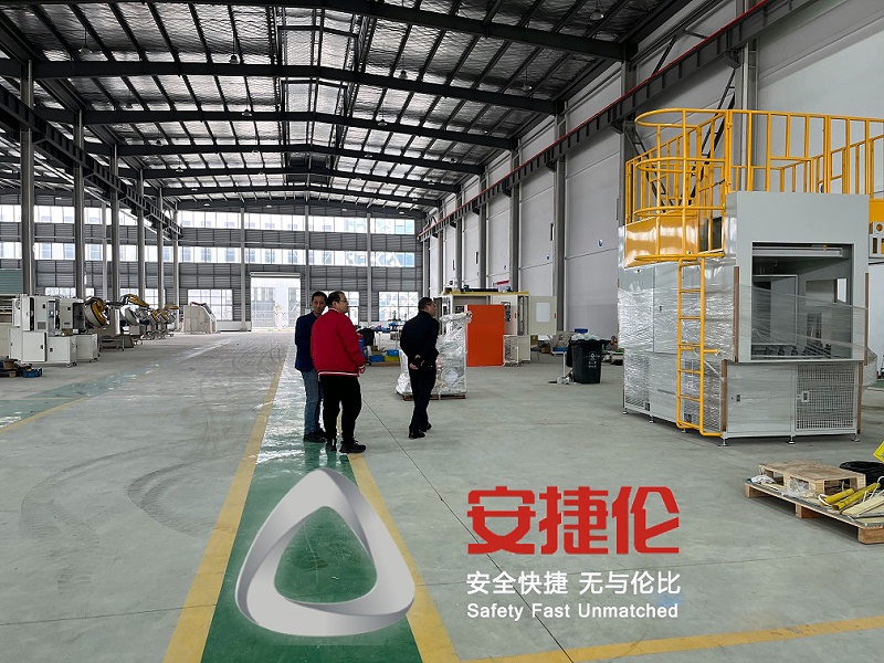 南通應(yīng)急管理局處長、局長到訪安捷倫南通工廠 (7)- - 副本