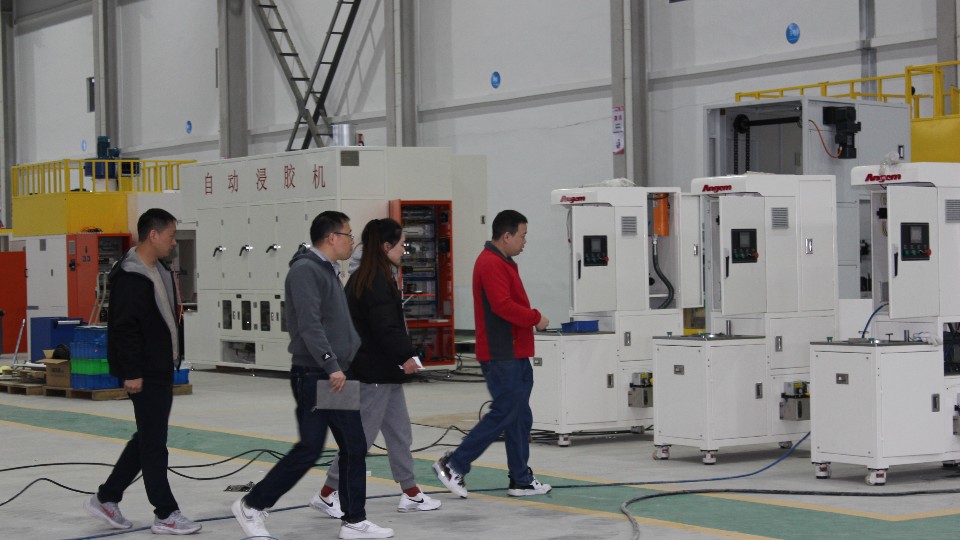 上海客戶到訪安捷倫江蘇南通工廠參觀自動噴膠機