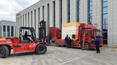 為安徽汽車(chē)零部件客戶順利交付一臺(tái)自動(dòng)噴膠機(jī)