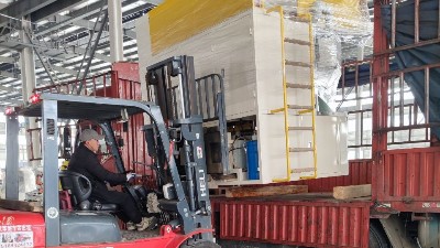 【噴膠機發貨】自動噴膠機PZD40發浙江汽車橡膠制品客戶