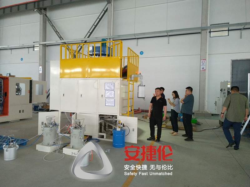 噴膠機(jī)